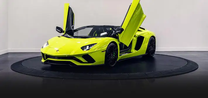 green-lamborghini-aventador-s-roadster-rental-profile-view-orlando-exotic-car-rentals-doors-up